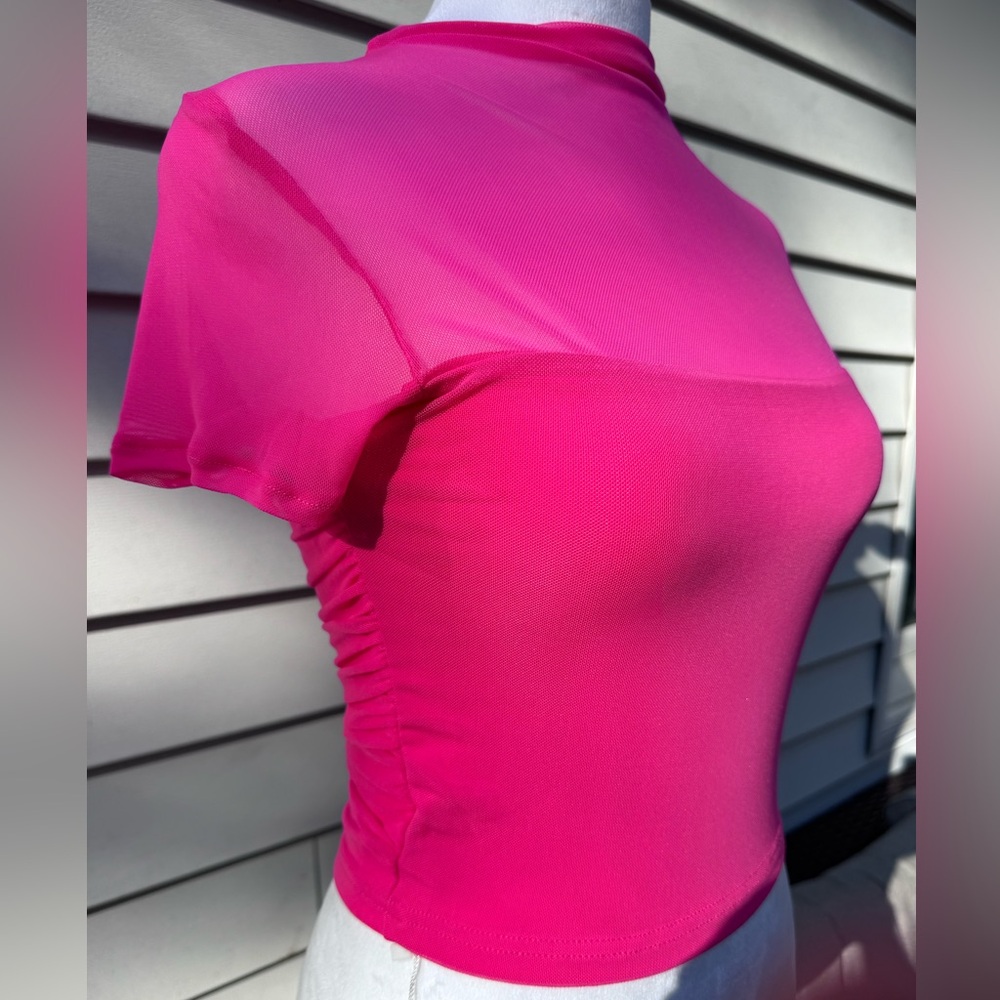 Reoria NWT hot pink crop shirt with mesh top and cap sleeves- size S